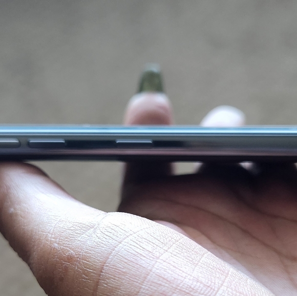 LG G8THIN Q - Picture 1 of 4